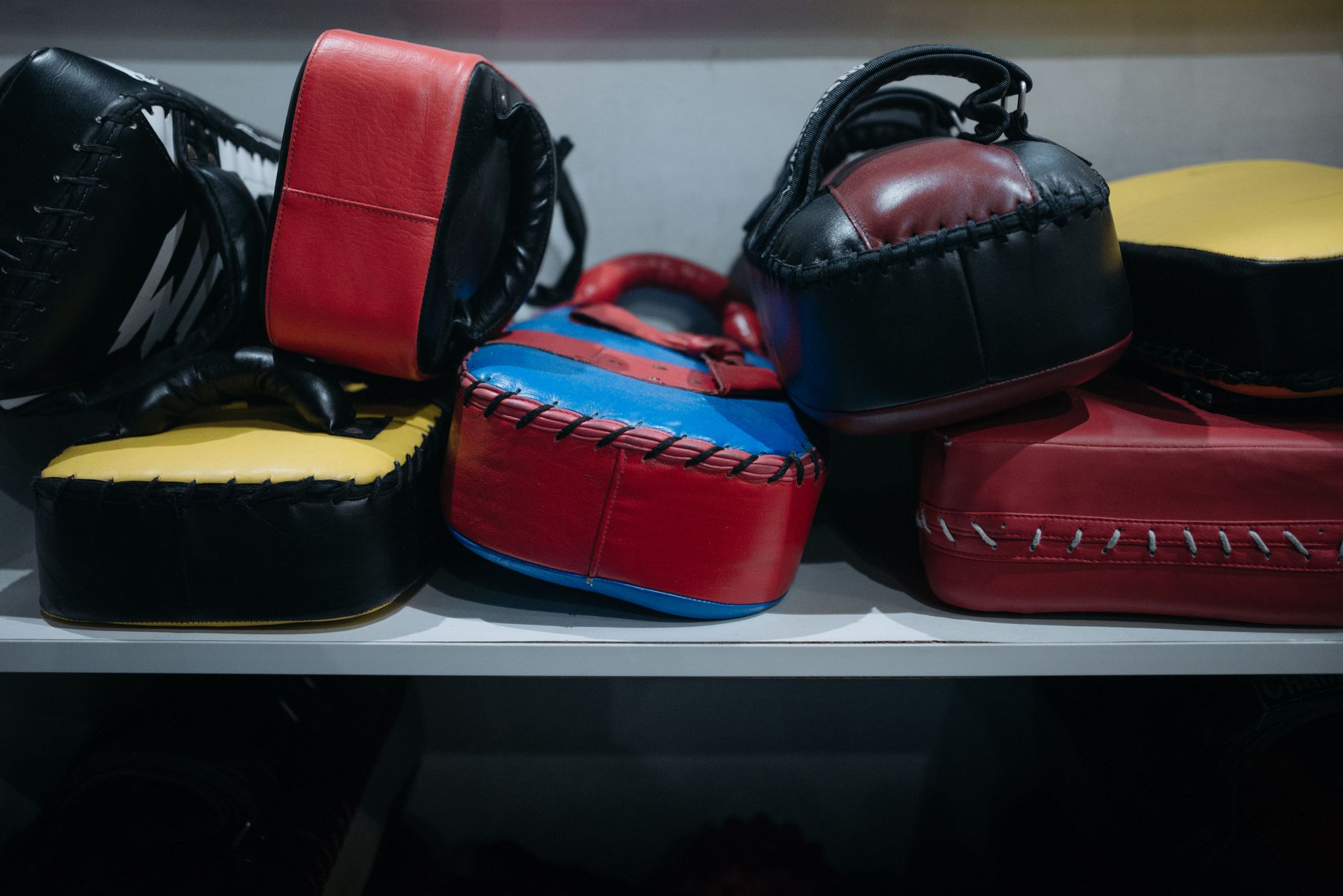 Guía de compra de equipamiento MMA para niños