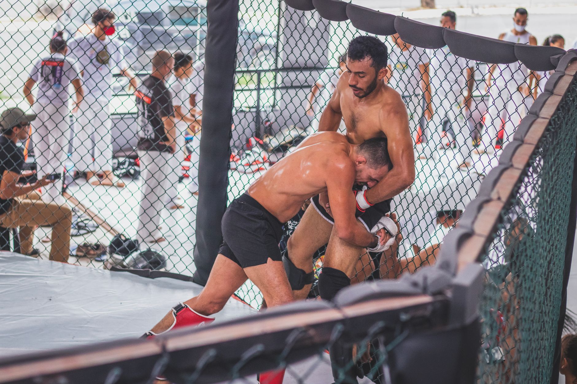 Guía técnica sobre el single leg takedown en MMA
